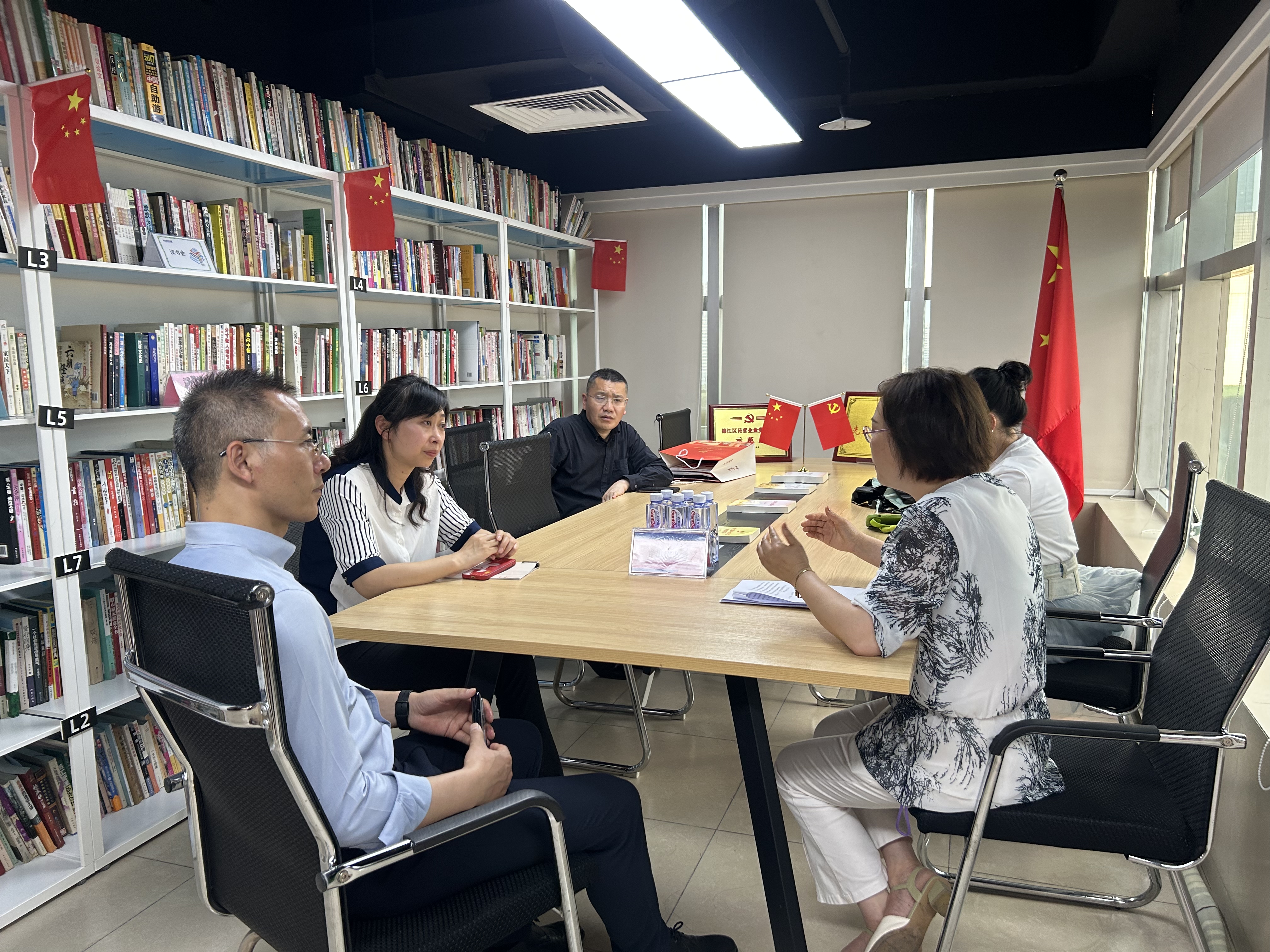锦江区政协机关党委邹书记一行莅临达智数科调研党建工作